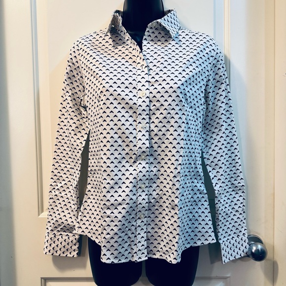 Banana Republic White Navy Geometric Button-Down Shirt, Tailored fit - Women 4 - Picture 3 of 5